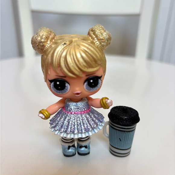 LOL Glitter Glam Curious QT Cutie Doll - Picture 1 of 2